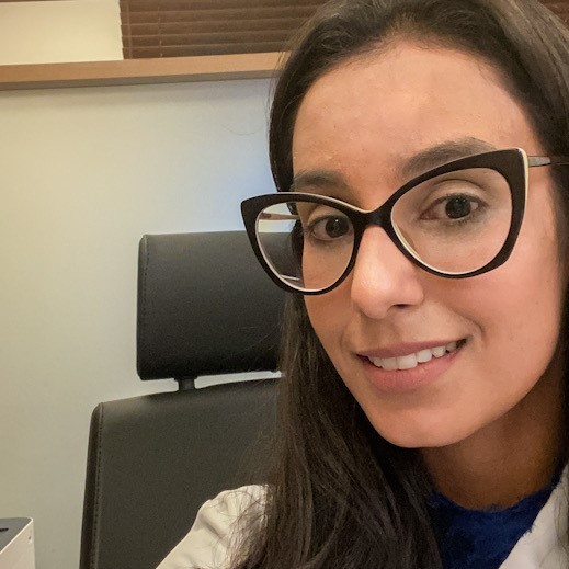 Dr. Camila Braganca Xavier headshot