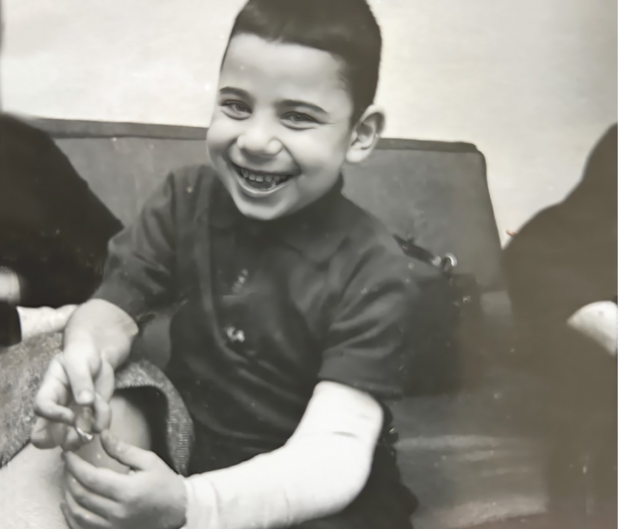 Dr. Eric Winer as a young child, with an elbow splint.